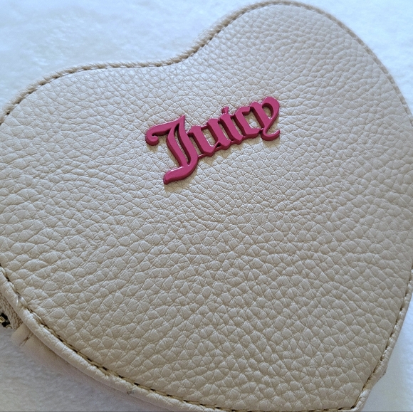 Juicy🍊 Couture "Can't Tame Her" Heart❤ Zip Around Coin🪙 Purse - NWT - Picture 13 of 14